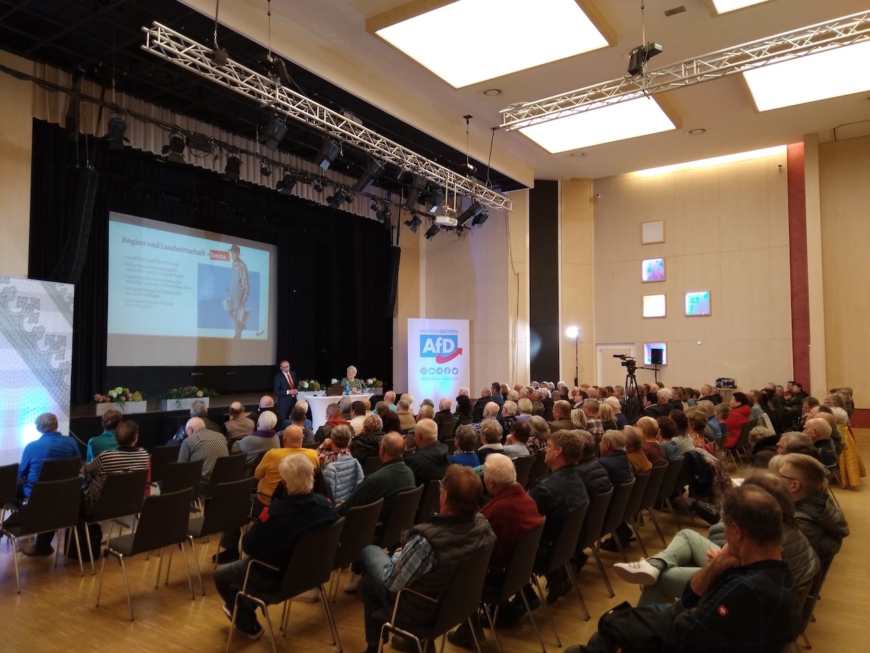 Im vollen Saal: AfD-Fraktion Sachsen informierte rund 200 Bürger in Oschatz!